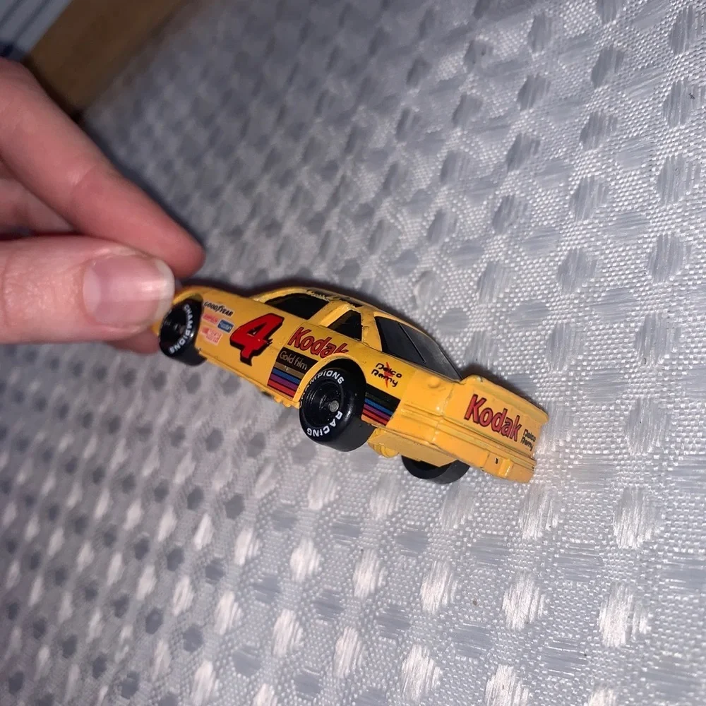 NASCAR Ernie Irvan #4 Kodak Film 1/24 Scale Diecast 1991 Racing Champions.